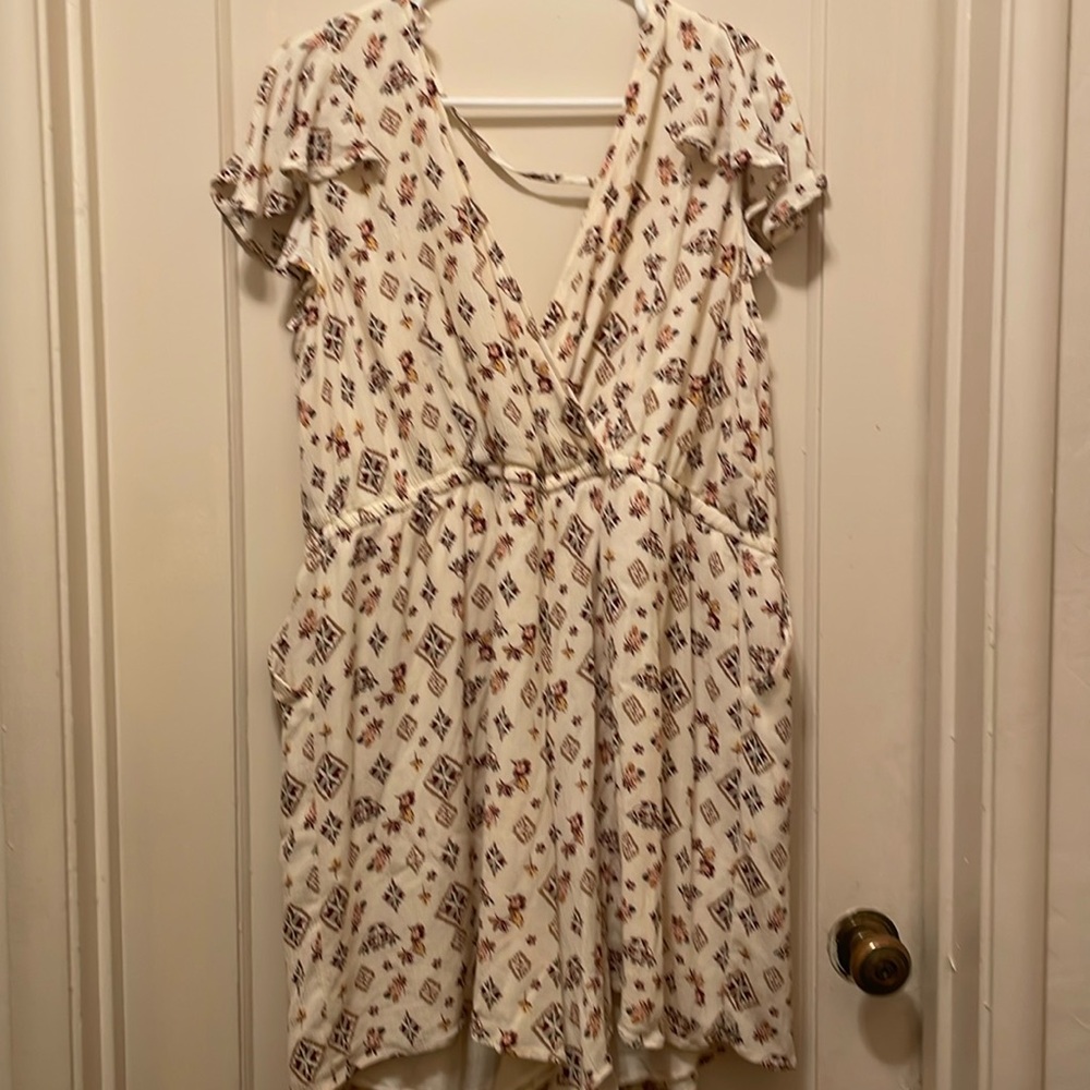 Torrid Cream Floral Faux Wrap Boho Romper Elastic Waist Size 2